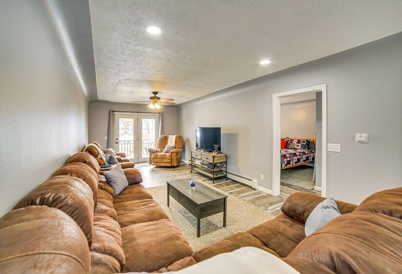 Charming Curtis House: Large Deck W/ Lake View!