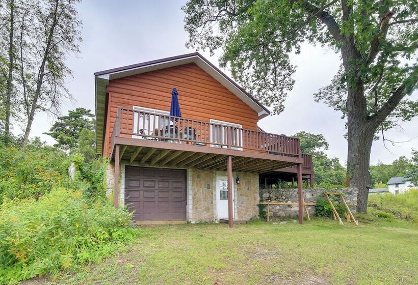 Charming Curtis House: Large Deck W/ Lake View!