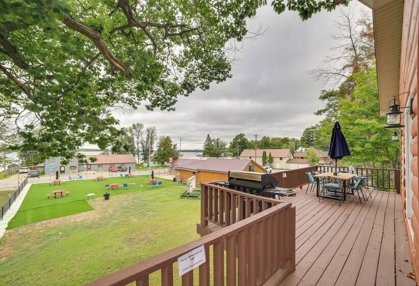 Charming Curtis House: Large Deck W/ Lake View!