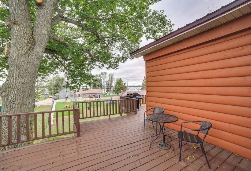 Charming Curtis House: Large Deck W/ Lake View!