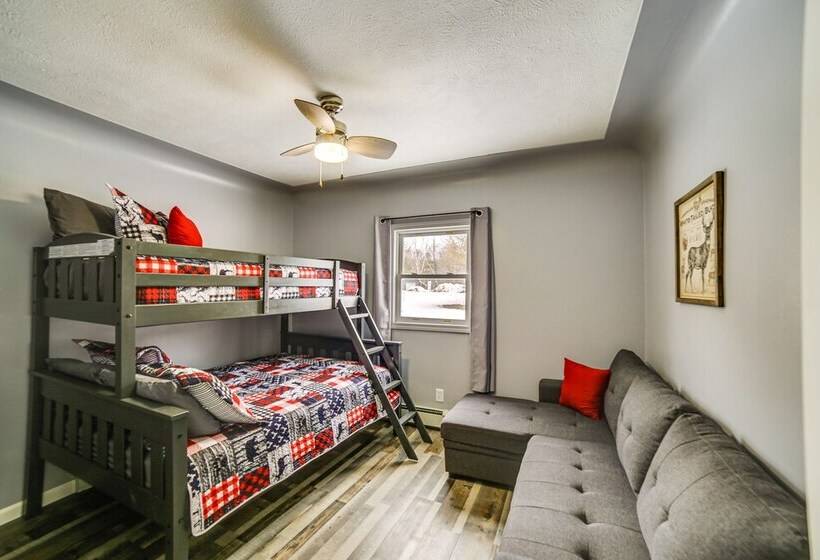 Charming Curtis House: Large Deck W/ Lake View!