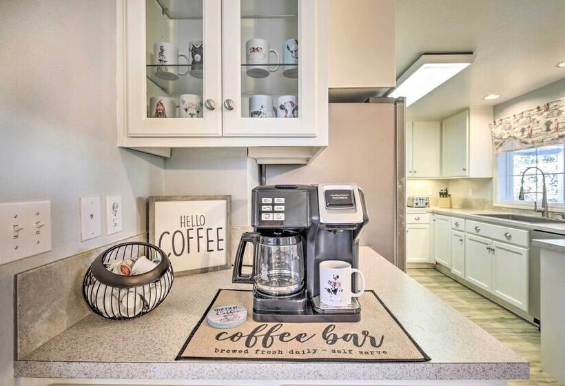 Charming Eugene Home W/ Fire Pit: 8 Mi To Uo!