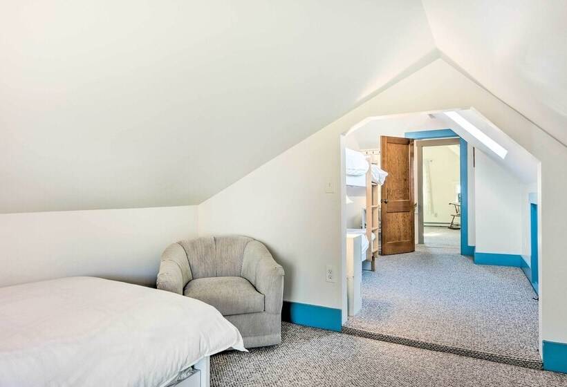 Charming Farmhouse: Walk To Village + Trails!