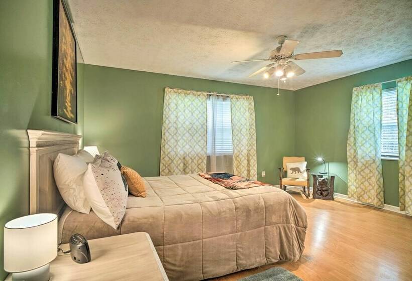 Charming  Hideaway Haven  Near Pigeon Forge!