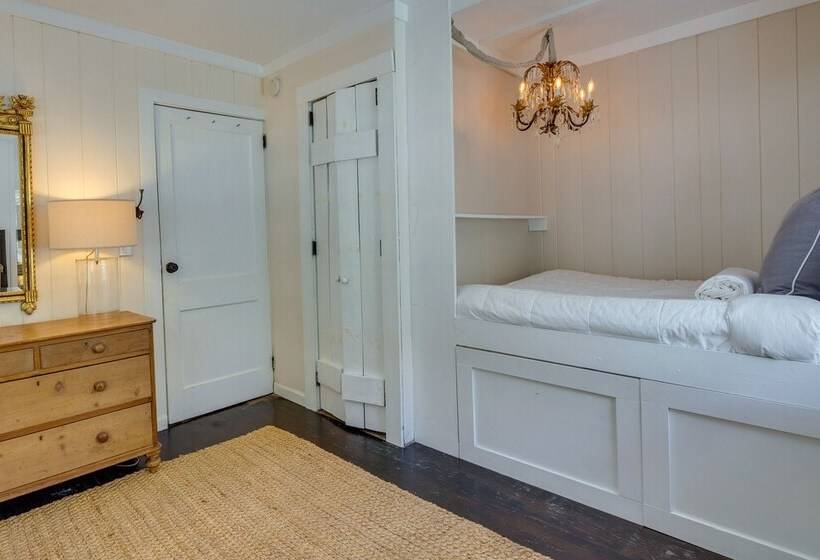 Charming Home < 2 Mi To Downtown Hendersonville!