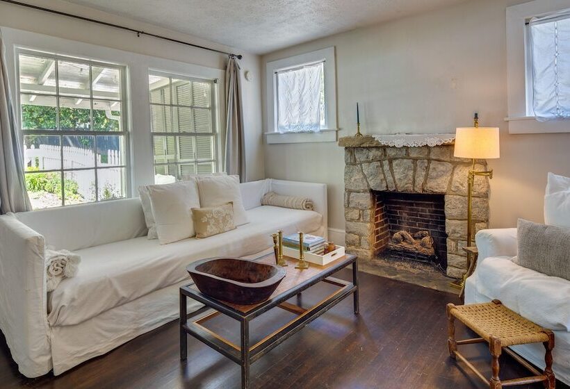 Charming Home < 2 Mi To Downtown Hendersonville!