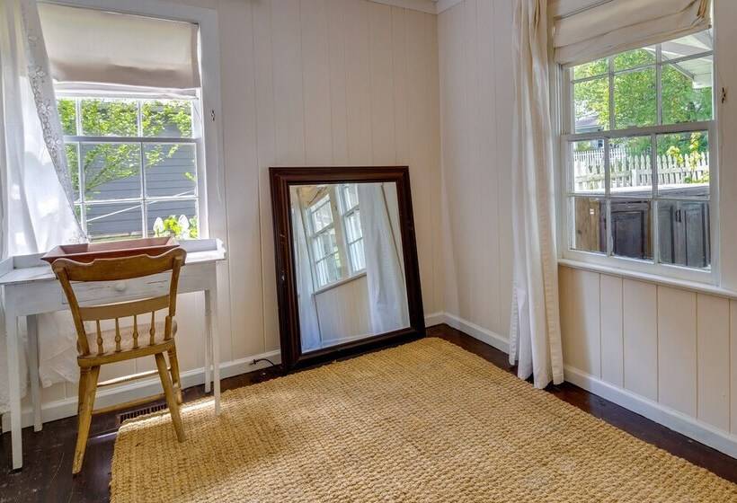 Charming Home < 2 Mi To Downtown Hendersonville!