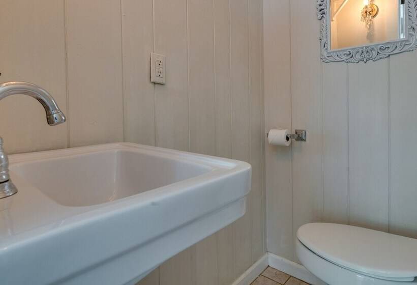 Charming Home < 2 Mi To Downtown Hendersonville!