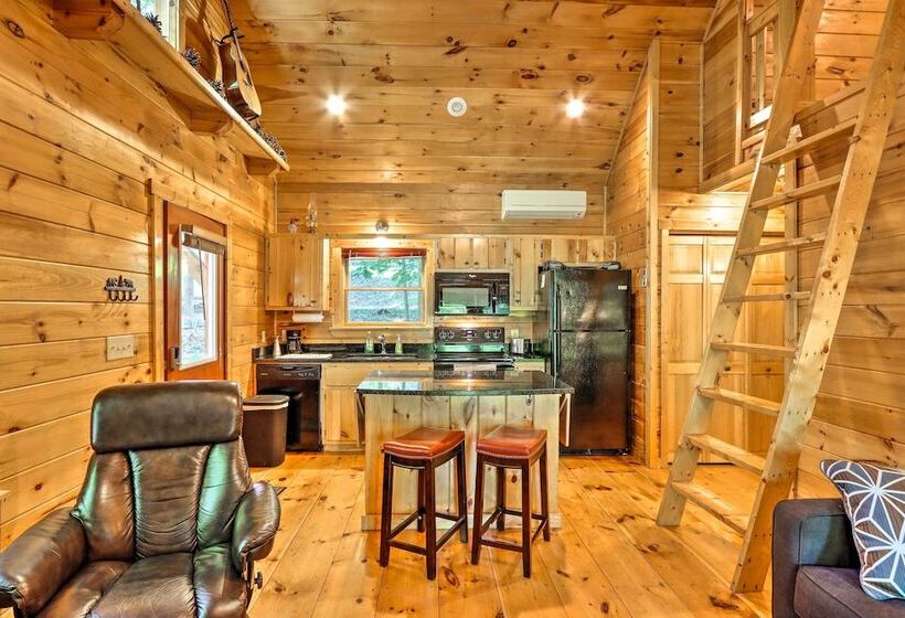 Charming Murphy Cabin W/ Porch Near Hiking!