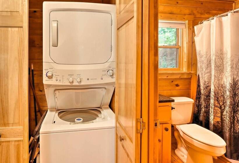 Charming Murphy Cabin W/ Porch Near Hiking!