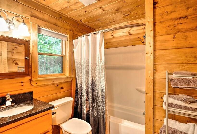 Charming Murphy Cabin W/ Porch Near Hiking!