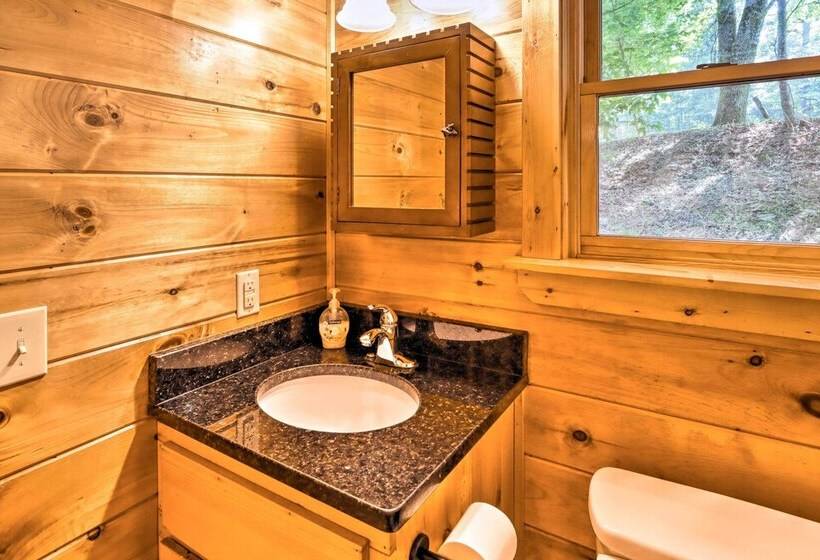 Charming Murphy Cabin W/ Porch Near Hiking!