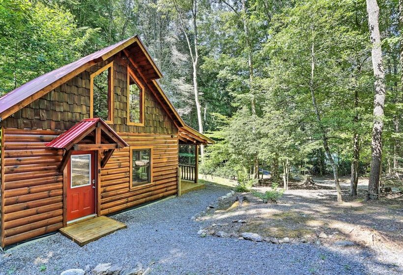 Charming Murphy Cabin W/ Porch Near Hiking!