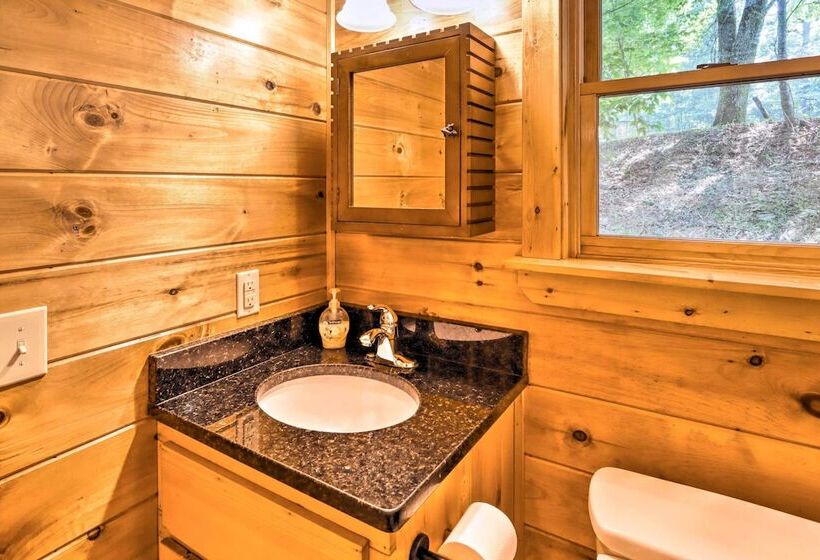 Charming Murphy Cabin W/ Porch Near Hiking!