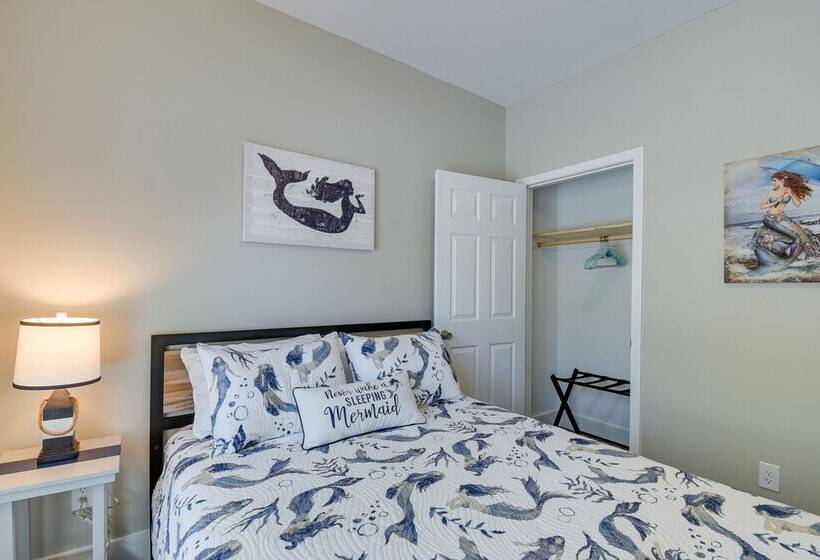 Charming Ocean Isle Beach Home ~ 1 Mi To Beach!