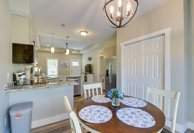 Charming Ocean Isle Beach Home ~ 1 Mi To Beach!