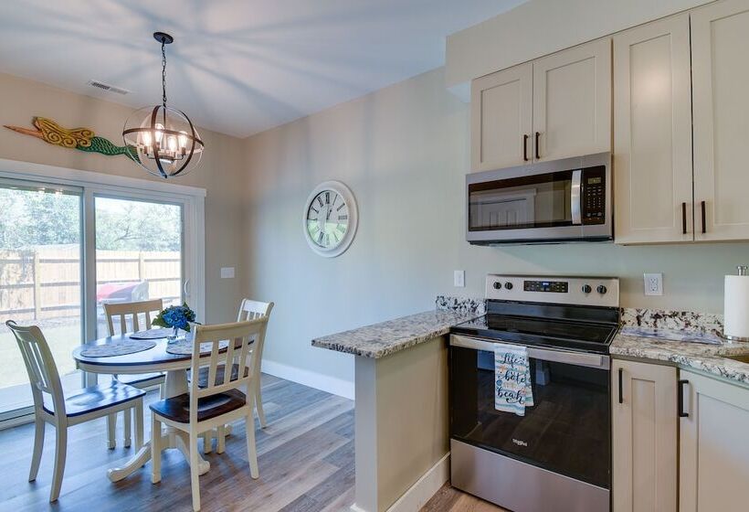 Charming Ocean Isle Beach Home ~ 1 Mi To Beach!