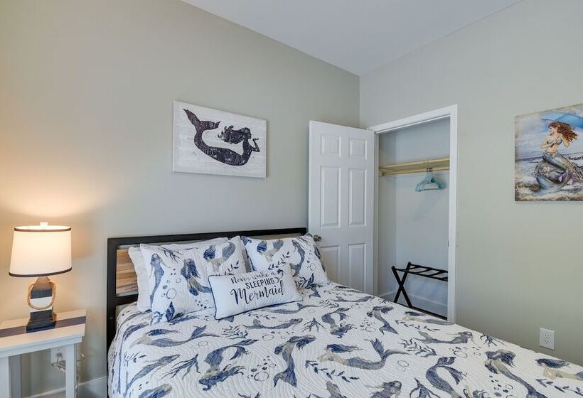 Charming Ocean Isle Beach Home ~ 1 Mi To Beach!