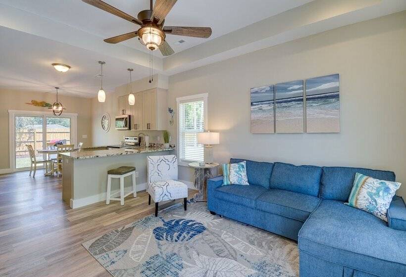 Charming Ocean Isle Beach Home ~ 1 Mi To Beach!