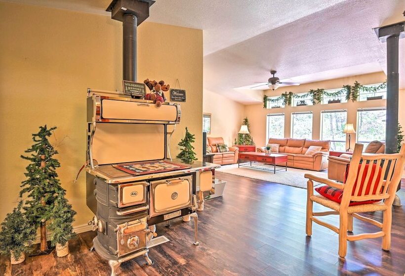 Creekside Payson Cabin W/ Deck   Near Hiking!