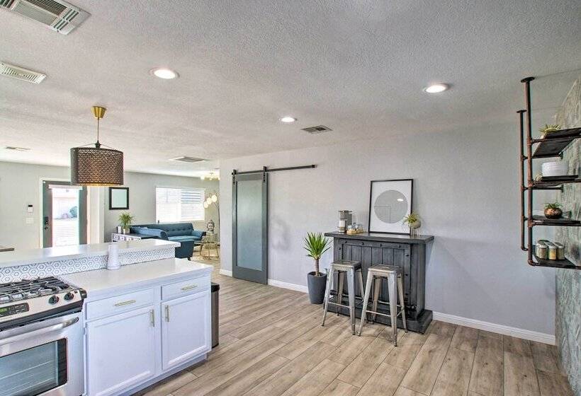 Charming Phoenix Home W/ Patio ~ 3 Miles To Dtwn!