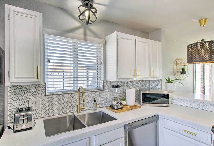 Charming Phoenix Home W/ Patio ~ 3 Miles To Dtwn!