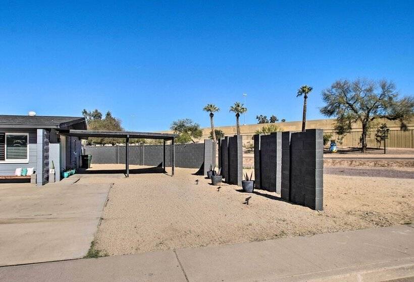 Charming Phoenix Home W/ Patio ~ 3 Miles To Dtwn!