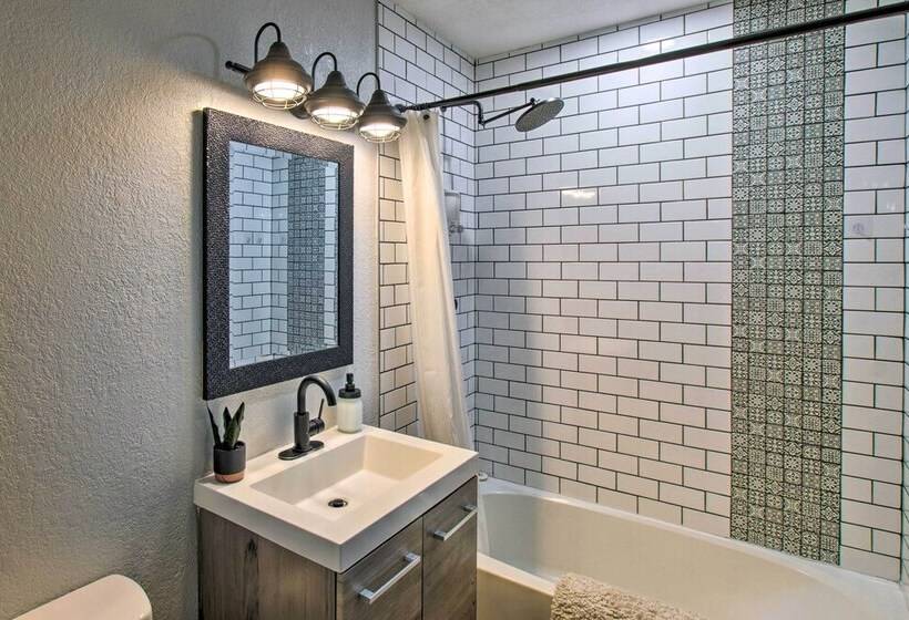 Charming Phoenix Home W/ Patio ~ 3 Miles To Dtwn!