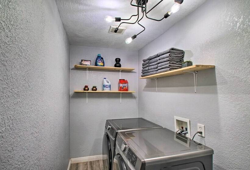 Charming Phoenix Home W/ Patio ~ 3 Miles To Dtwn!