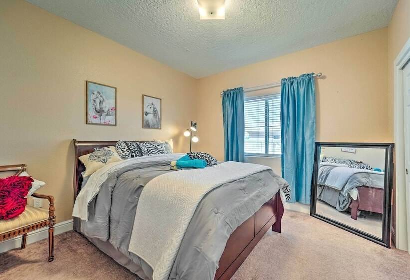 Charming Portales Retreat Across From Enmu!