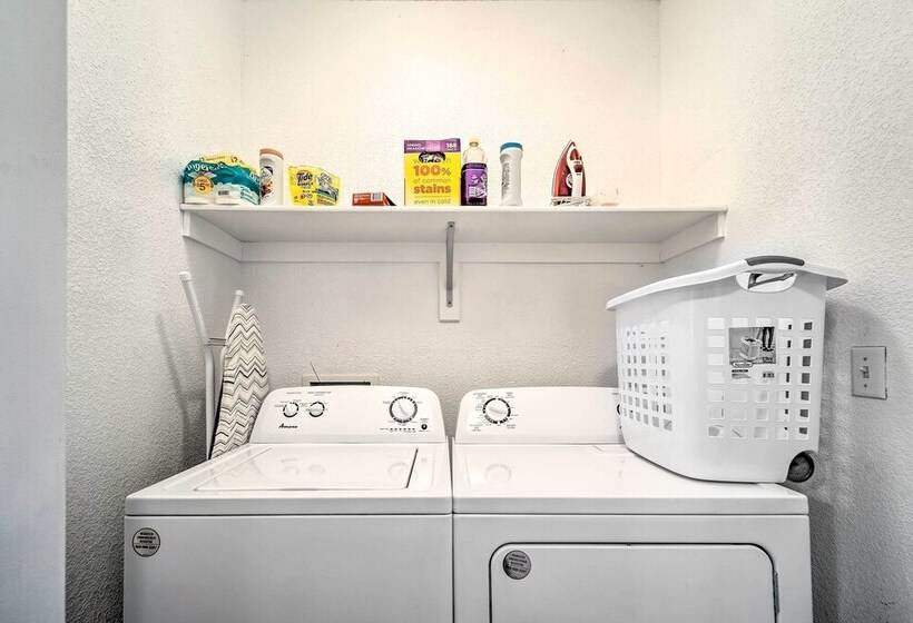 Charming Portales Retreat Across From Enmu!