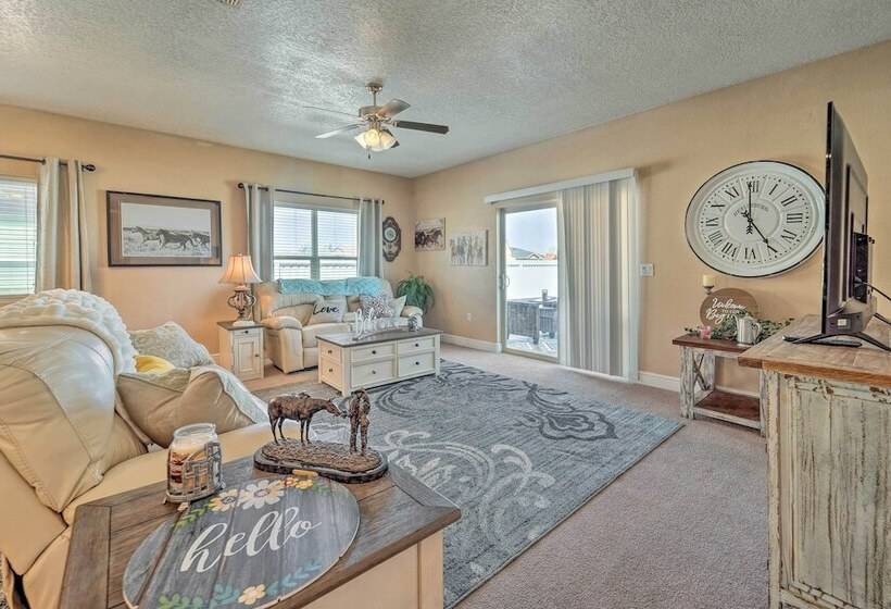 Charming Portales Retreat Across From Enmu!