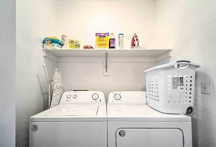 Charming Portales Retreat Across From Enmu!