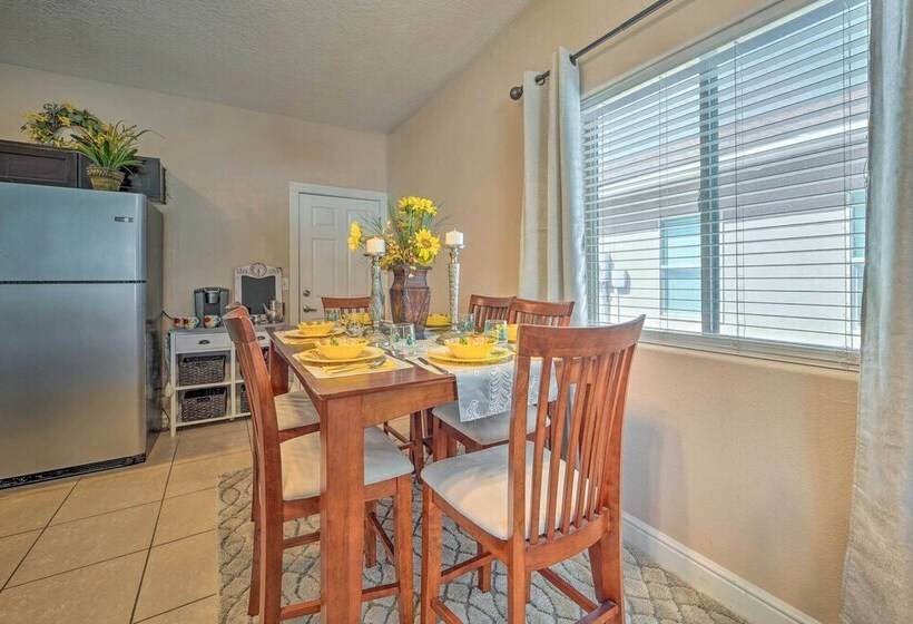 Charming Portales Retreat Across From Enmu!