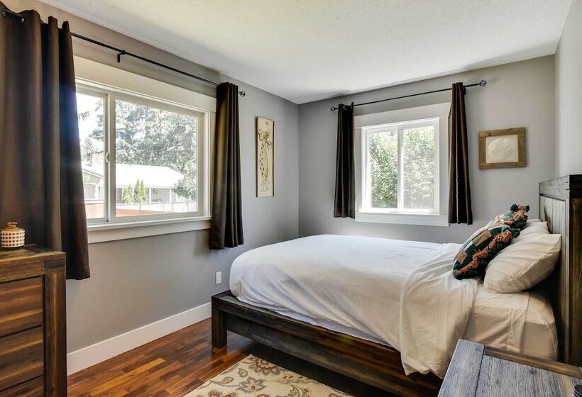 Charming Portland Home, Walk To Light Rail!