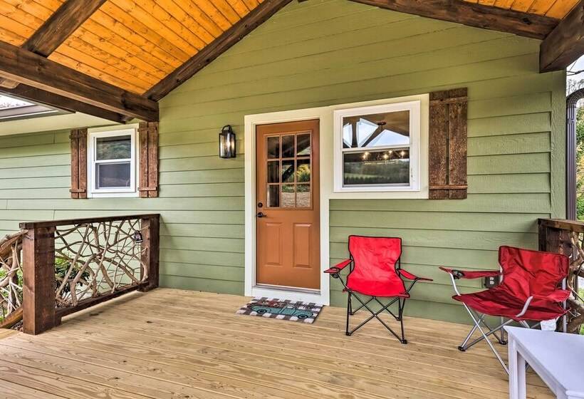 Newland Retreat W/ Creek, Near Hiking + Wineries!