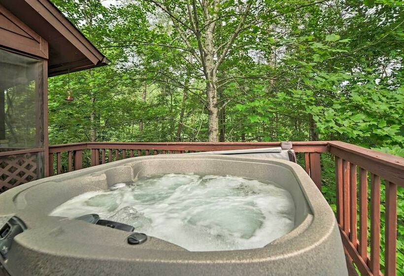 Charming Sevierville Cabin W/ Private Hot Tub