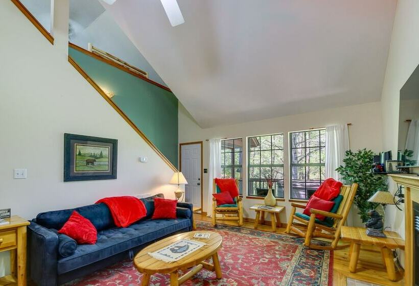 Charming Sevierville Cabin W/ Private Hot Tub