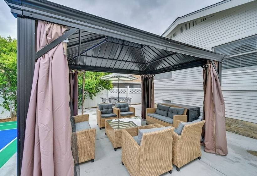 Updated Poway Farmhouse: Walk To Parks!