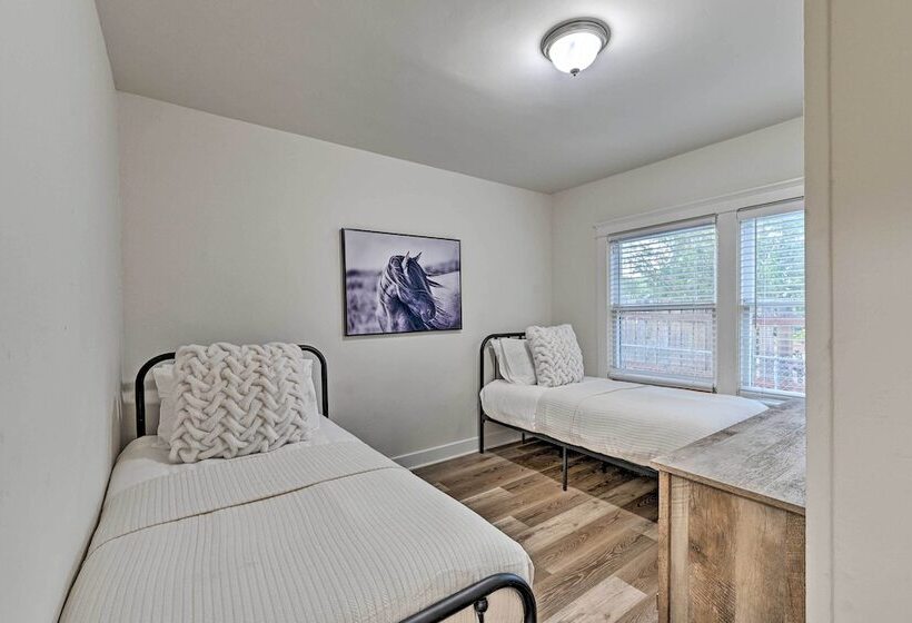 Updated Poway Farmhouse: Walk To Parks!