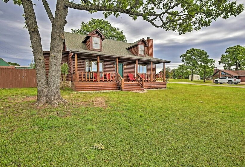 Charming Vian Retreat W/ Private Deck & Grills!
