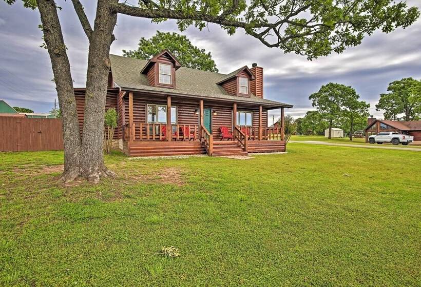 Charming Vian Retreat W/ Private Deck & Grills!