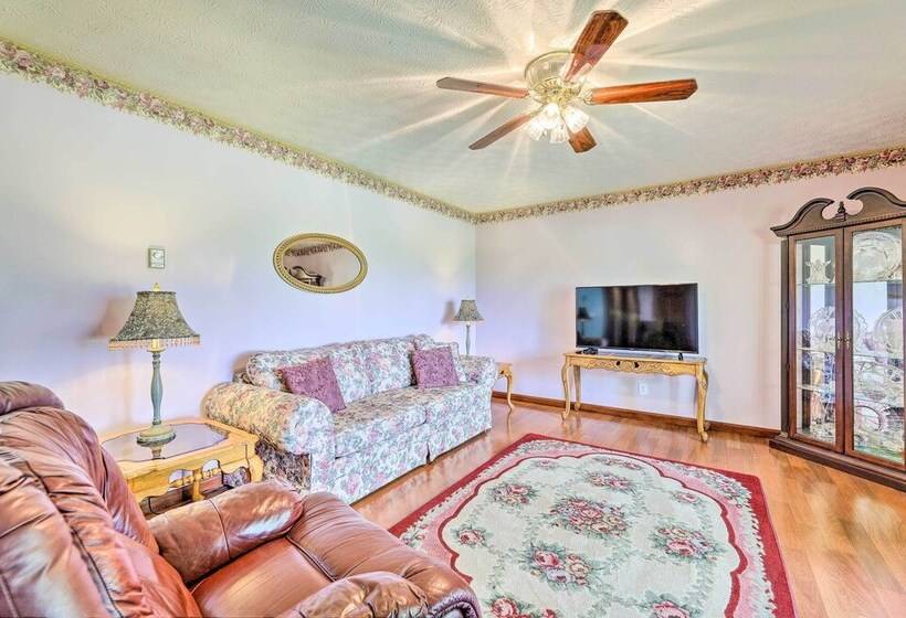 Charming Williamstown Retreat W/ Private Yard