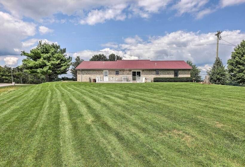 Charming Williamstown Retreat W/ Private Yard