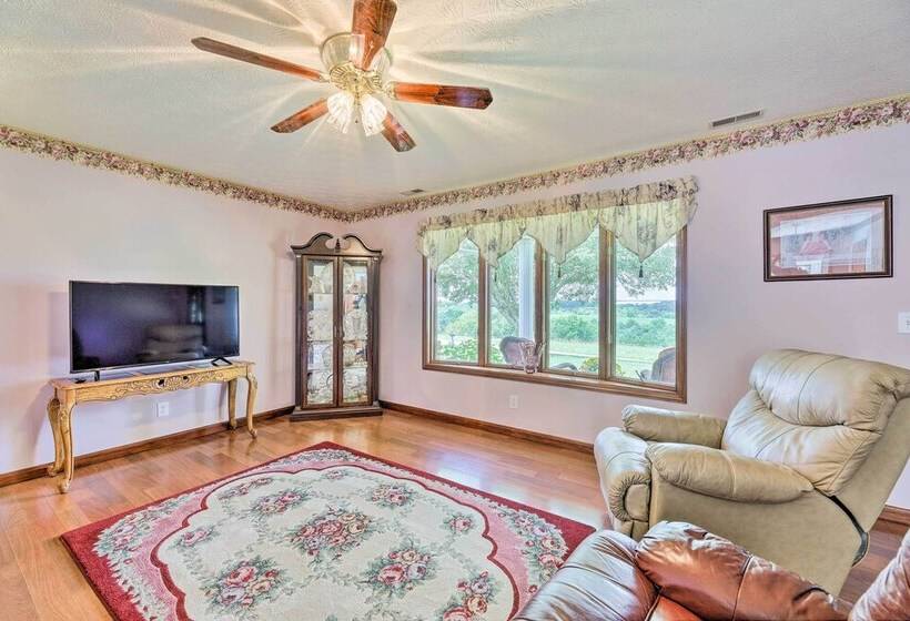 Charming Williamstown Retreat W/ Private Yard