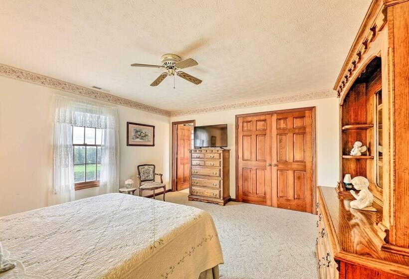 Charming Williamstown Retreat W/ Private Yard