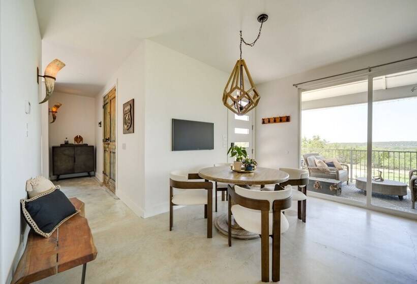 Chic House In Spring Branch W/ Lush Outdoor Space!