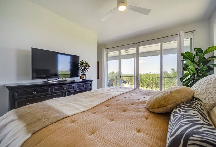 Chic House In Spring Branch W/ Lush Outdoor Space!