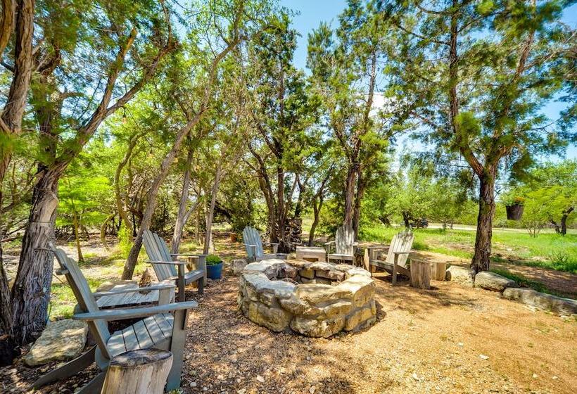 Chic House In Spring Branch W/ Lush Outdoor Space!