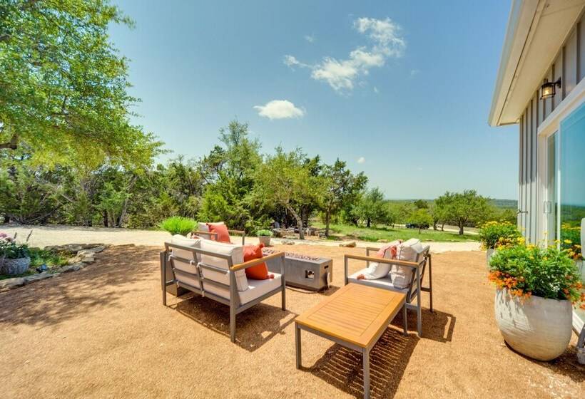 Chic House In Spring Branch W/ Lush Outdoor Space!